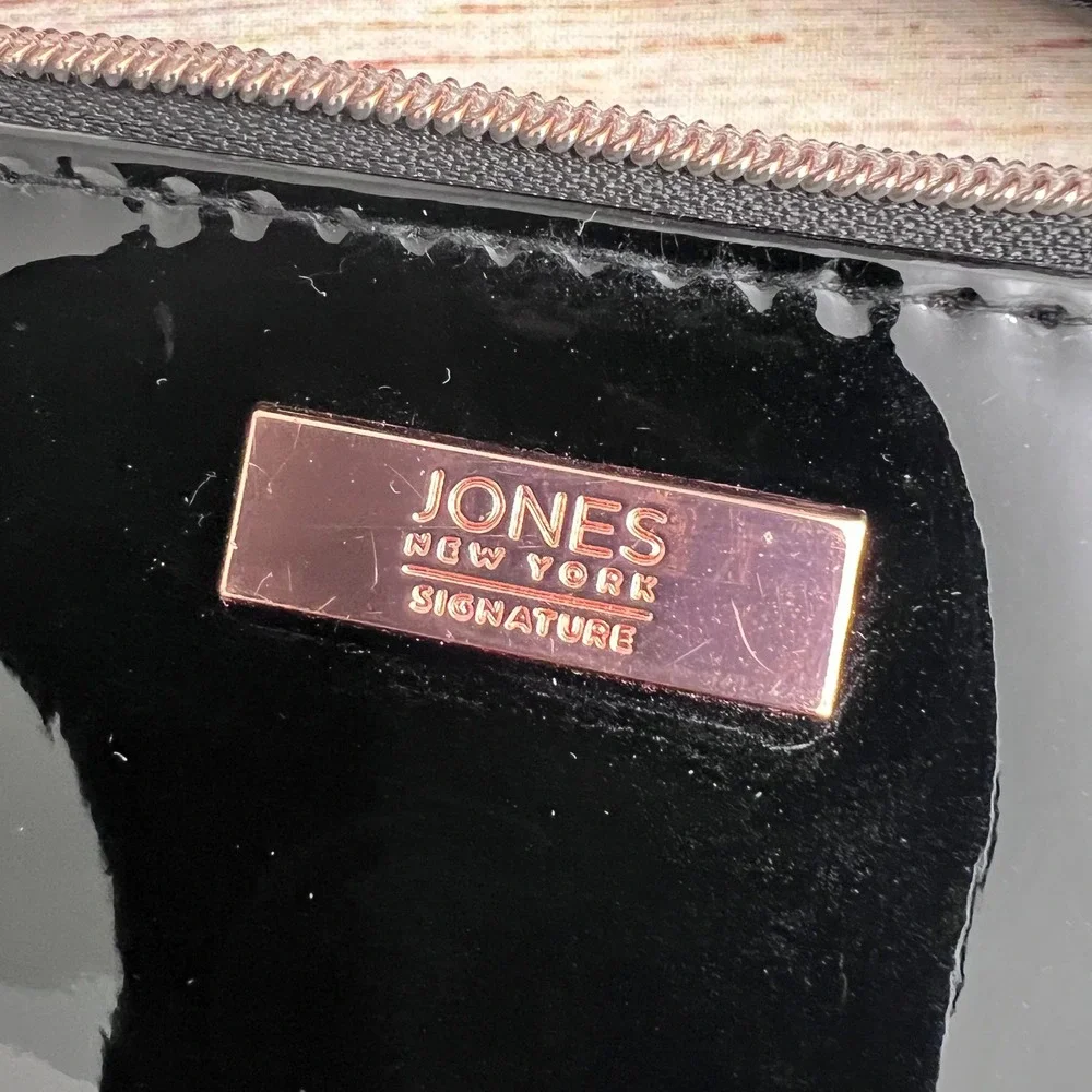 Jones New‎ York Wristlet Bundle OS Black Patent Pebbled Charging USB Pouches